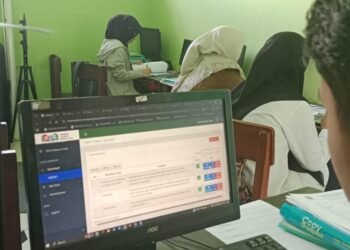 Guru MIS Ar-Raudhotun Nur Tunjukkan Profesionalisme Tinggi dalam Penginputan Nilai RDM Versi 3.1 55 MIS Ar-Raudhotun Nur