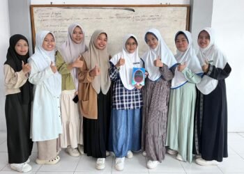 Buku “CELOTEH” Karya Guru MIS Ar-Raudhotun Nur Bayongbong Garut Dibedah Mahasiswa Universitas Nurul Jadid (UNUJA), Jadi Kebanggaan Dunia Pendidikan Madrasah 48 buku celoteh