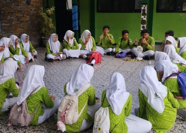 OSIM MTsN 9 Bantul Gelar Rapat Evaluasi Kegiatan Class Meeting 46 WhatsApp Image 2025 12 17 at 12.51.53