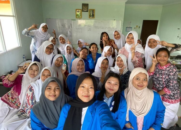 Mahasiswa Universitas Bina Sarana Informatika Laksanakan PBL Pelatihan Pembukuan Akuntansi Dasar bagi Siswa SMK Yatindo 46 WhatsApp Image 2025 12 18 at 09.07.30