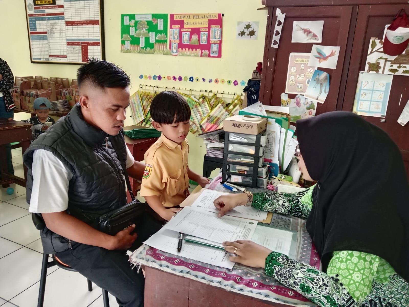 Gerakan Ayah Mengambil Rapor