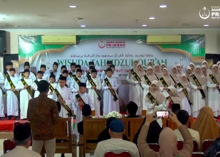 Pesantren Leadership Daarut Tarqiyah Adakan Wisuda Tahfidz Perdana di Tahun Ajaran 2025-2026 46 WhatsApp Image 2025 12 21 at 15.18.00