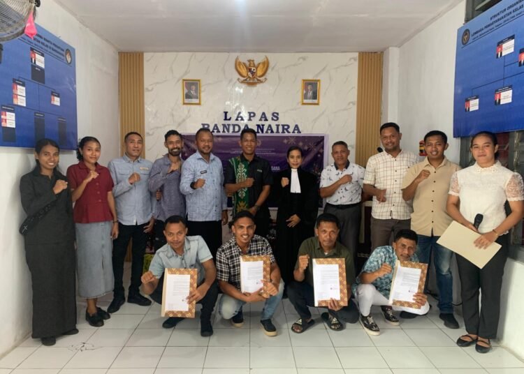 Empat Warga Binaan Lapas Bandanaira Terima Remisi Khusus di Momen Natal 2025 46 WhatsApp Image 2025 12 25 at 20.43.30 2