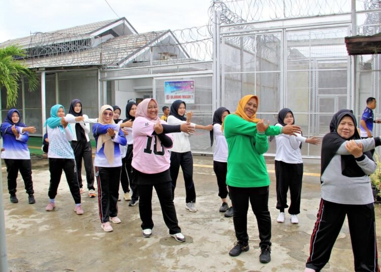 Lapas Bengkulu, Senam Pagi, Pembinaan WBP, ASN Lapas, Peserta Magang, Lapangan Tenis Lapas, Menuju 2026, Kebersamaan, Kesehatan Jasmani, Akhir Tahun