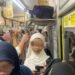 Penumpang Berdesakan Di KRL
