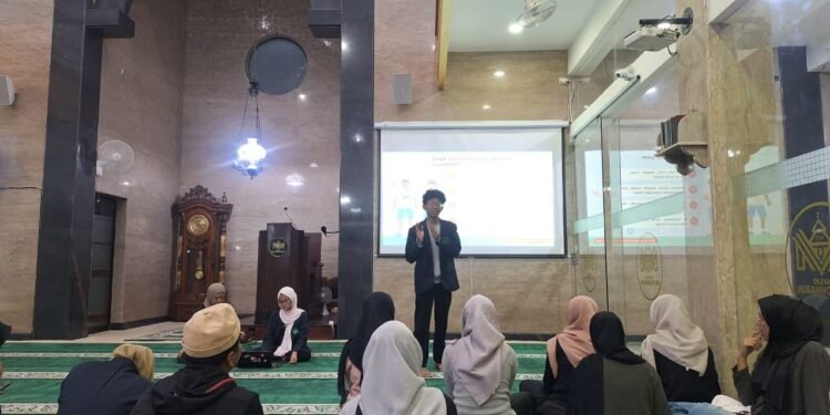 Peer Counseling sebagai Ruang Aman Remaja: Inisiatif Mahasiswa KKM Arunika Karsa 110 UIN Malang bersama Remaja Masjid Muthohharun 48 WhatsApp Image 2025 12 30 at 20.24.34