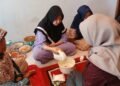 Bolu Dari Tepung Mocaf: Perjalanan Inovasi Pangan Lokal di Leuwibeureum 65 Demonstrasi Pembuatan Bolu Mocaf