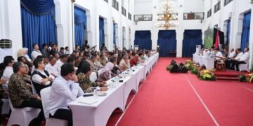 Rakor dengan Kepala Daerah Se-Jawa Barat, Menteri Nusron Ungkap Skema Penggantian dan Sanksi Alih Fungsi Lahan Sawah 28 Rakor dengan Kepala Daerah Se-Jawa Barat, Menteri Nusron Ungkap Skema Penggantian dan Sanksi Alih Fungsi Lahan Sawah