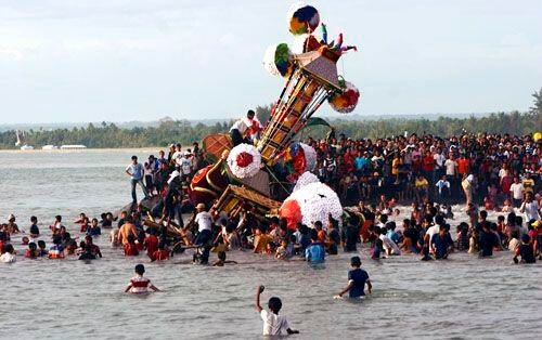 Prosesi Manabang Batang Pisang dalam Ritual Tabuik