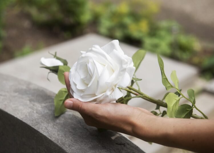 Moving On as Neural Rewiring: Perspektif Biopsikologis tentang Cinta, Kehilangan, dan Pemulihan 46 graveyard background concept 1