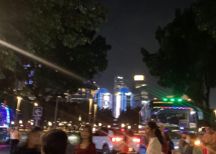 malam natal di alun alun gbk di penuhi warga