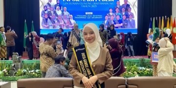 Potret Tsulalah Makniyah saat menghadiri Penganugerahan Duta Keterbukaan Informasi Publik UIN Bandung 2025 mewakili Duta Genre Jawa Barat. (Sumber foto: Dokumen Pribadi)
