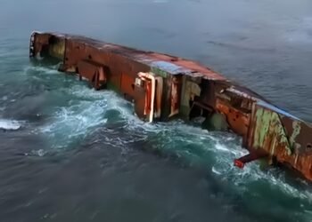 Insiden di Bangkai Kapal MV Viking Pangandaran, Wisatawan Asal Tasikmalaya Meninggal Dunia 46 Bangkai Kapal MV Viking Pangandaran