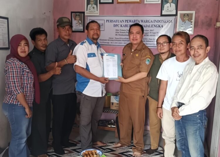 Dok : Kunjungan Kesbangpol Kabupaten Majalengka saat melakukan kunjungan verifikasi ke Kantor DPC PPWI Kabupaten Majalengka