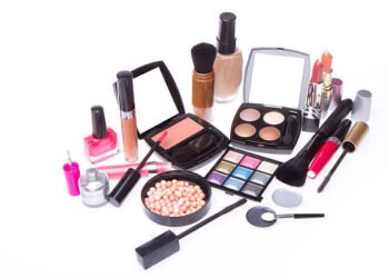 Makeup Berlebihan oleh Siswi SMA