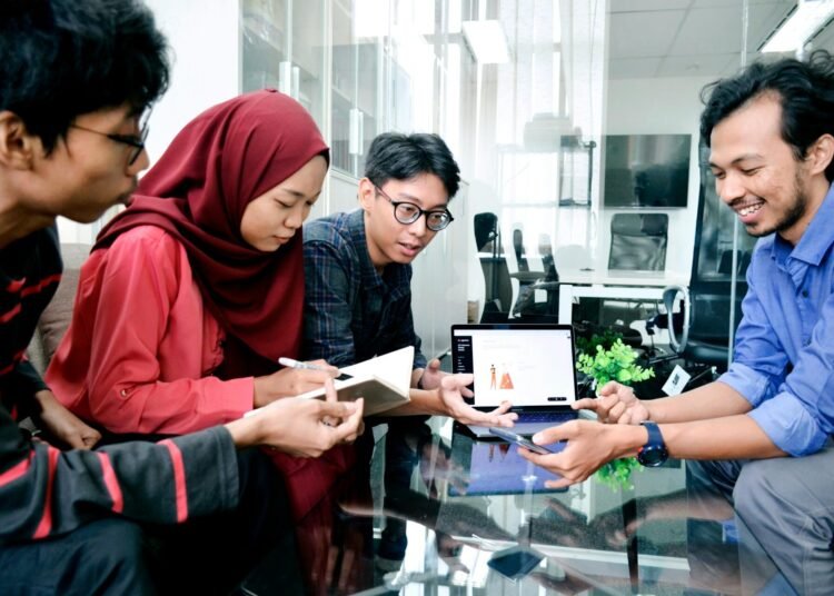 Peran Teknologi dalam Meningkatkan Kualitas Pendidikan di Indonesia 46 ux indonesia hv2DRoXTKxI unsplash 1