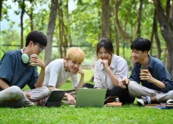 Generasi Muda Menabung Emas (Sumber: Canva.com)