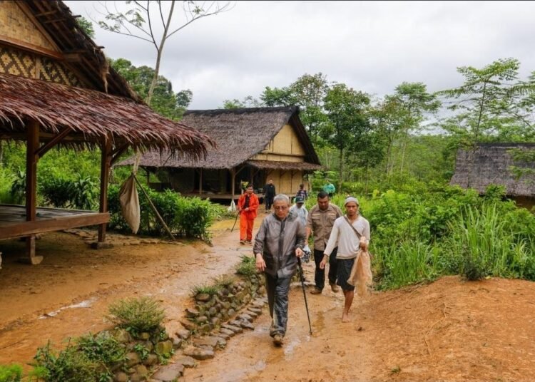 Sekjen Kemenkes Kunjungi Baduy Jelang Tahun Baru, Gelar Cek Kesehatan Gratis