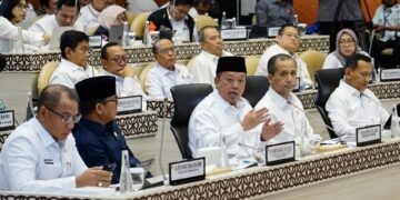 Bahas Penyelesaian Permasalahan Tanah dalam Kawasan Hutan Bersama Tim Pansus DPR RI, Menteri Nusron: Tak Terlepas dari Reforma Agraria 1 Bahas Penyelesaian Permasalahan Tanah dalam Kawasan Hutan Bersama Tim Pansus DPR RI, Menteri Nusron: Tak Terlepas dari Reforma Agraria