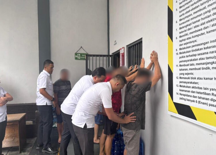 Perkuat Deteksi Dini Gangguan Kamtib, Ka.KPR Rutan Bengkulu Laksanakan Razia Rutin Blok Hunian 46 72667870 9973 42b4 9fbe afa060ee36df