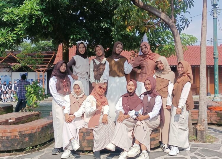 Vintage Chocolate Theme Becomes the Icon of Class 9A MTsN 6 Bantul’s Memory Album 46 95cf0414 6344 413f 8ff3 a29e6a70a1aa