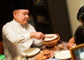 Tak Melulu Galau, Fajar Sadboy Tampil Religius di Lagu Ramadhan 2026 Jenderal Dudung Abdurachman 46 Fajar Sadboy Tampil Religius di Lagu Ramadhan 2026 Jenderal Dudung Abdurachman. (Dok. Istimewa)