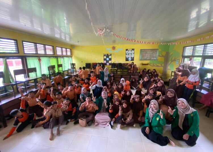 Siswa SDN 001 Buluh Cina Antusias Ikuti Sosialisasi Anti Radikalisme Bersama Mahasiswa Pendidikan Informatika 46 Anti Radikalisme