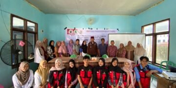 Foto bersama Kepala Desa, Staff Desa, dan Masyarakat Setelah Pemaparan Program Kerja, Rabu (31/12/2025). Foto: Dokumentasi Pribadi.