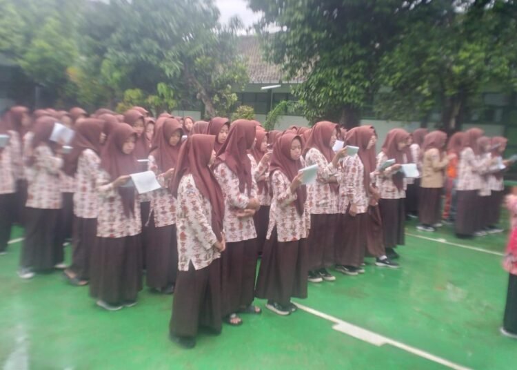 Waka Kesiswaan MTsN 6 Bantul Lakukan Pembinaan kepada Siswa Putri yang Udzur 46 MTsN 6 Bantul