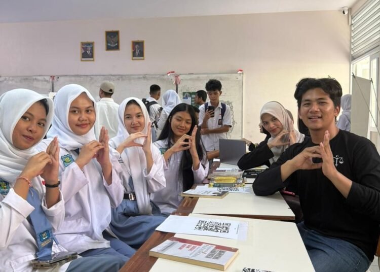 Borneo Legal Club IAIN Pontianak Berpartisi Aktif Sukseskan Expo Education SMAN 10 Pontianak 46 Dialog interaktif & Konsultasi Siswa/i Bersama Borneo Legal Club