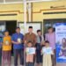 Penyerahan mushaf Al-Qur’an dan buku Iqro oleh KKN Panglawungan STAI Sadra bersama DKM Masjid Al-Mahmud