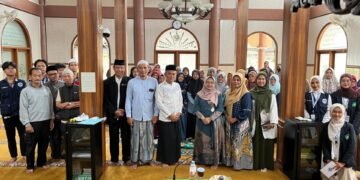 Foto bersama Prof. Dr. Hj. Mufidah Cholil, M.Ag dan Dr. Hj. Rofiqoh Rosidi, M.Pd., C.HT.