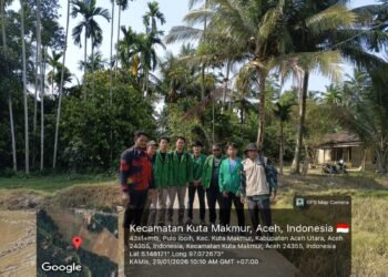 Mahasiswa HIMAGRI FP UNIMAL bersama petani dan Kejurun Blang di lokasi pompanisasi sawah pasca banjir di Desa Puloh Iboih, Aceh Utara.
Foto: HIMAGRI FP UNIMAL