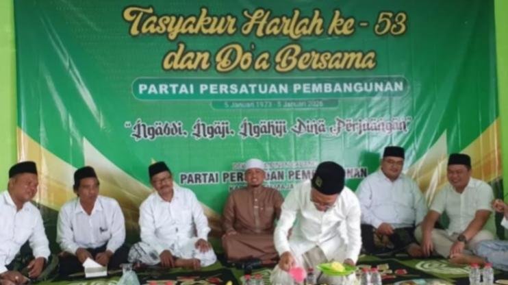 Dok : Pengurus dan tokoh PPP Kabupaten Majalengka menggelar Tasyakur Harlah ke-53 dan doa bersama