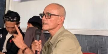 Bapak kadarudin sedang menyampaikan materi