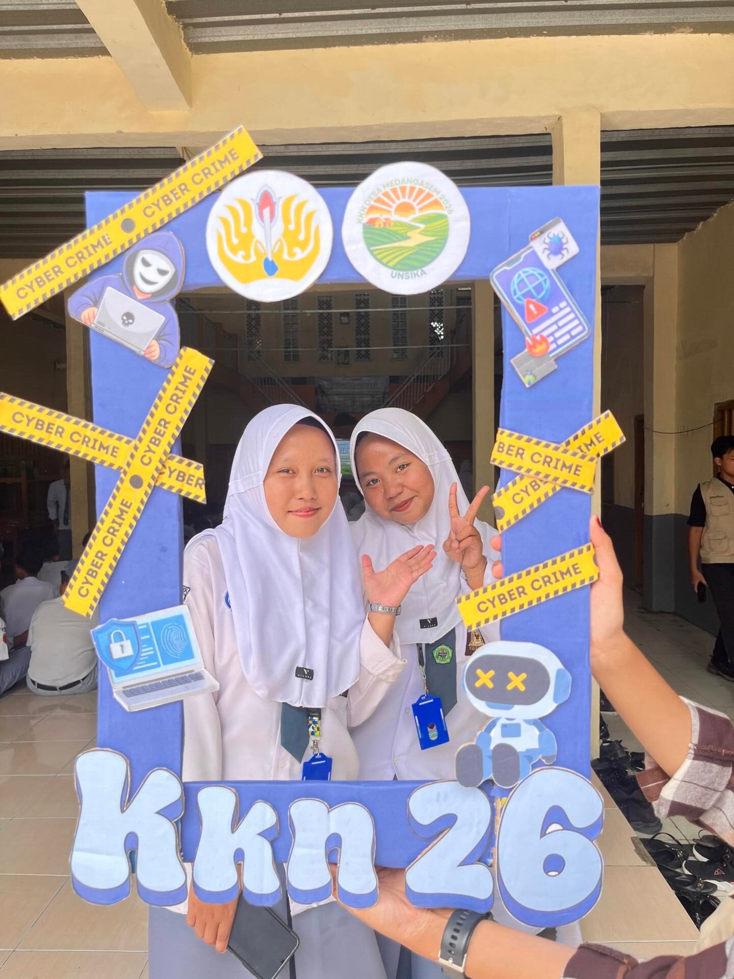 Dokumentasi Peserta Dengan Pamflet Anti Cyber Crime Oleh Siswa SMK Rismatek 