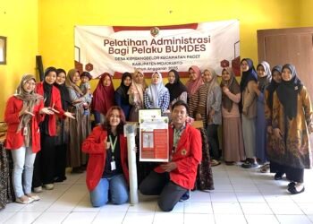 Pembuatan Eco Enzyme untuk Biopori di Desa Kembangbelor 48 IMG 5293