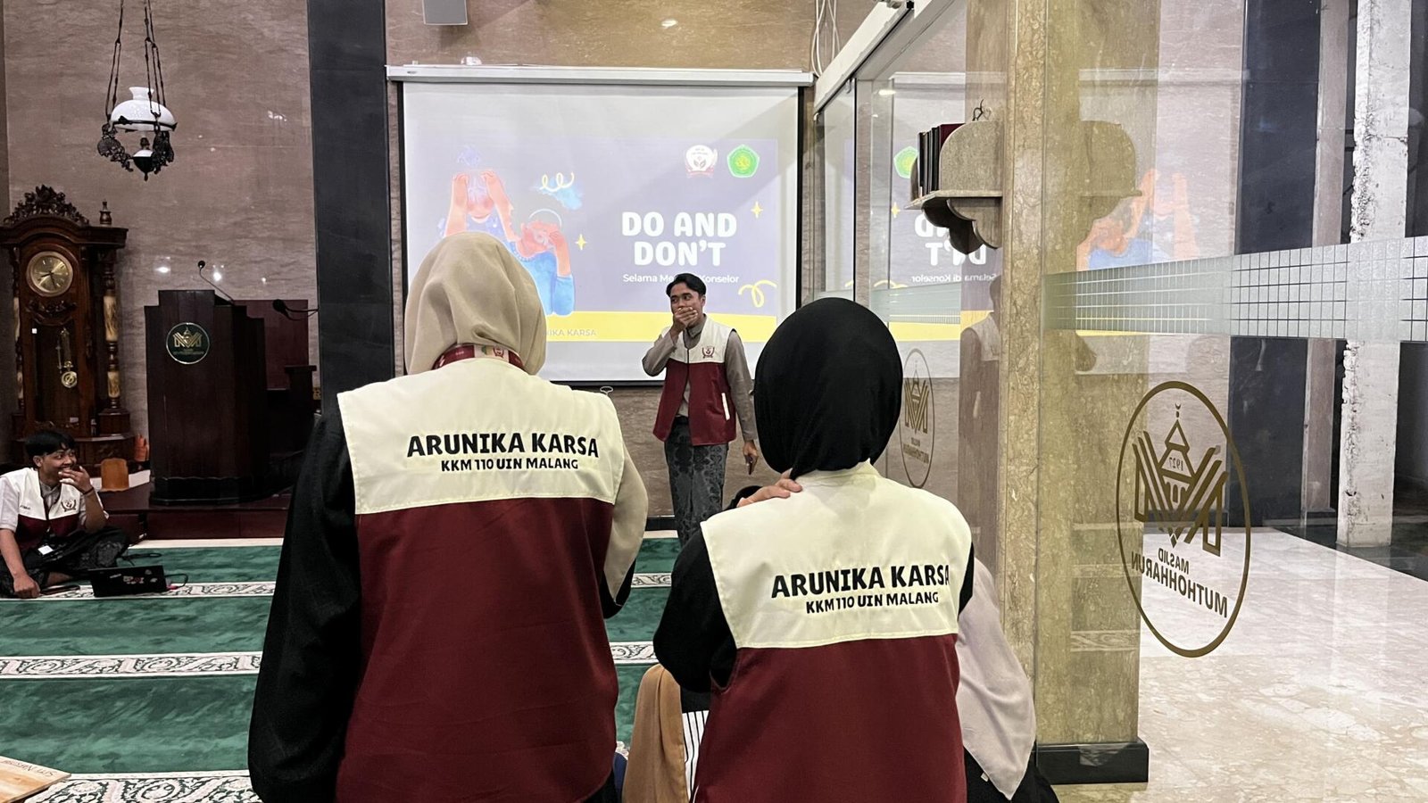 Dari Teori ke Studi Kasus: Peer Counseling Day-3 KKM Arunika Karsa 110 UIN Malang untuk Remaja Masjid Muthohharun 47 Peer Counseling Day-3 KKM Arunika Karsa 110 UIN Malang