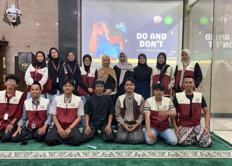 Dari Teori ke Studi Kasus: Peer Counseling Day-3 KKM Arunika Karsa 110 UIN Malang untuk Remaja Masjid Muthohharun 46 Peer Counseling Day-3 KKM Arunika Karsa 110 UIN Malang