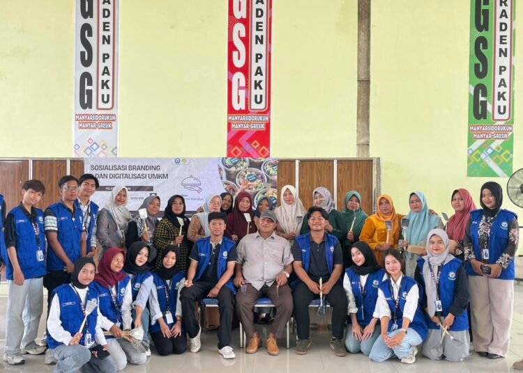 Sosialisasi dan Digitalisasi UMKM Jadi Penutup Kegiatan KKN 41 Universitas Trunodjoyo Madura di Desa ManyarSidorukun 46 IMG 7859