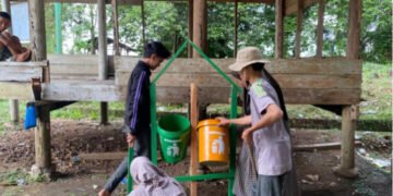 Mahasiswa KPM Universitas Islam Negeri Sultanah Nahrasiyah Lhokseumawe Kelompok 34 menyelesaikan Program Kerja Pembuatan Tong Sampah di Gampong Cot Seumiyong Kecamatan Kuta Makmur Kabupaten Aceh Utara