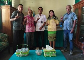 PKM Pelatihan Pengenalan Pembelajaran Berbasis AI untuk Meningkatkan Pembelajaran Adaptif sebagai Bentuk Transformasi Digital di Sekolah bagi Guru di SMP Negeri 2 Kupang Timur. 51 Kunjungan TIM PKM Universitas Nusa Cendana Pada Mitra SMPN 2 Kupang Timur