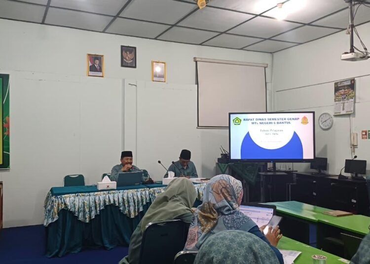 Rapat Dinas Persiapan Semester Genap MTsN 6 Bantul Tahun Pelajaran 2025/2026 Digelar 46 WhatsApp Image 2026 01 02 at 08.39.22