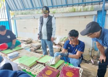 Peduli Pemulihan Bencana, Kepala Kantor Pertanahan Kota Lhokseumawe Turun Langsung Bantu Pembersihan Arsip 50 WhatsApp Image 2026 01 02 at 11.03.29