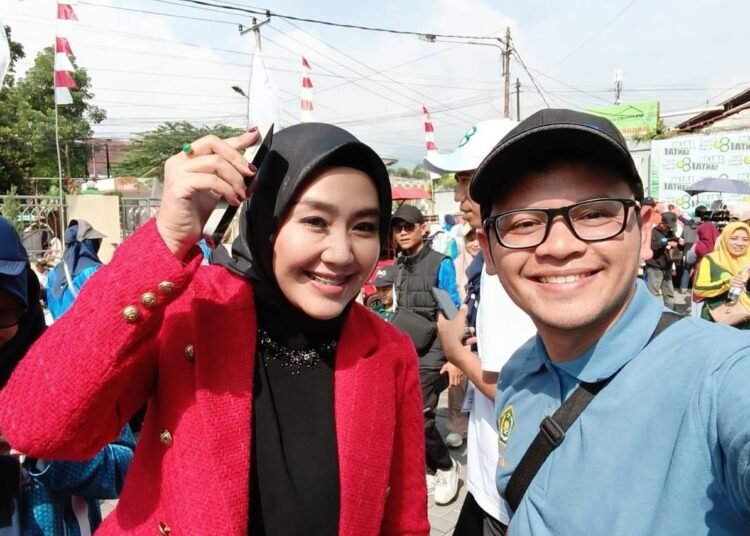 Hj. Gitalis Dwi Natarina, S.Pd., M.Sos.