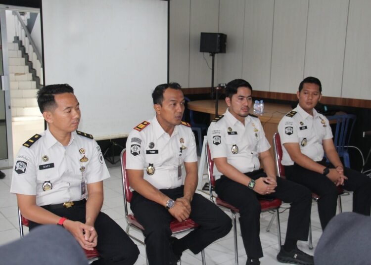Karutan Bengkulu Pimpin Rapat Internal, Fokus Tingkatkan Pelayanan Kunjungan 46 WhatsApp Image 2026 01 05 at 08.53.40 1