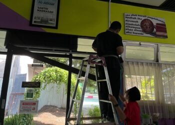 Sinergi Staf TU dan Waka MTsN 6 Bantul Perbaiki Fasilitas Perpustakaan de'Talenta Lib 59 WhatsApp Image 2026 01 06 at 13.23.10