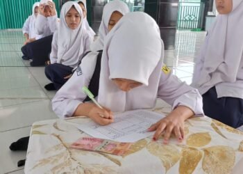 UPZ MTsN 6 Bantul Salurkan Beasiswa BAZNAS Bantul kepada 26 Siswa Dhuafa Berprestasi 56 WhatsApp Image 2026 01 06 at 14.31.59