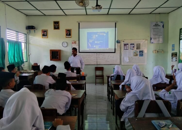 Guru Informatika MTsN 6 Bantul Mengolaborasikan Pembelajaran GEMBIRA dengan Modul Tentang Kita BERANI 46 WhatsApp Image 2026 01 06 at 15.22.50