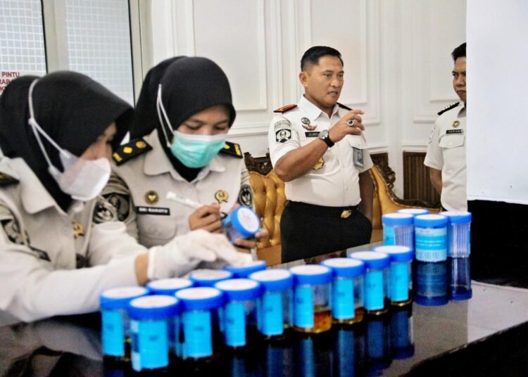 Dukung 15 Program Aksi Kemenimipas, Lapas Bengkulu Perangi Narkoba 46 Lapas Bengkulu, Tes Urine, Bersih Narkoba, Ditjenpas, Kanwil Ditjenpas Bengkulu, Kemenimipas, Warga Binaan, Petugas Lapas, Pelayanan Pemasyarakatan, 15 Program Aksi